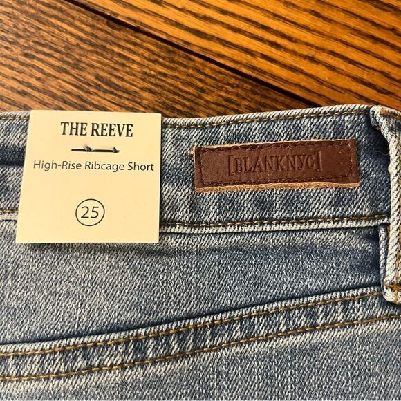 BLANK NYC The Reeve Short in Medium Wash Size 25 Distressed High Rise Cut Offs - Picture 9 of 13